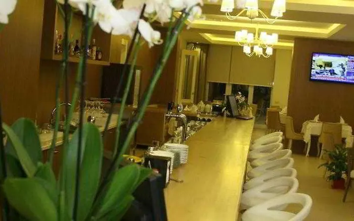 帕拉斯温泉酒店 酒店 Durrës