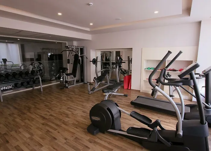 帕拉斯温泉酒店 Durrës