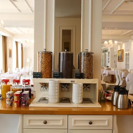 Palace & Hotel 5*