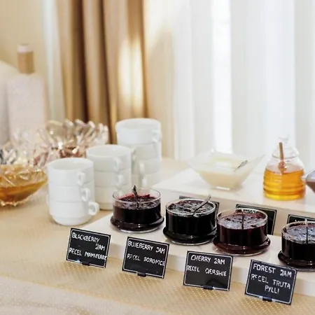 Palace & מלון דורס